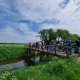 c NP Drentsche Aa fietsers op brug rolderdiep